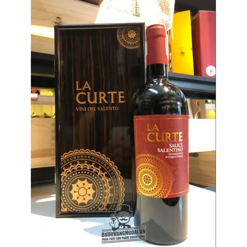 Vang Ý La Curte Salice Salentino blend